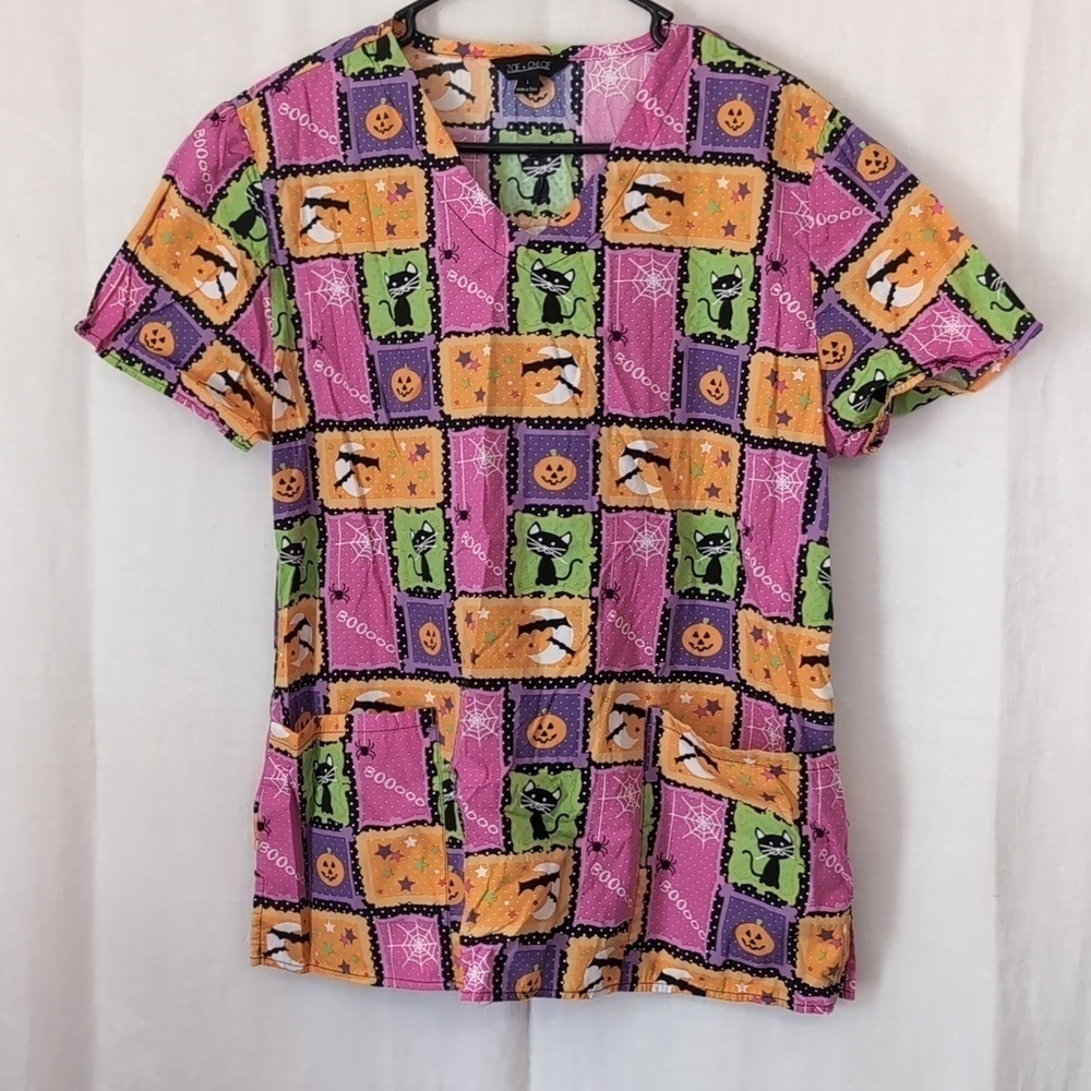 Zoe and Chloe Orange Pink Halloween Theme Scrub Top Size Large